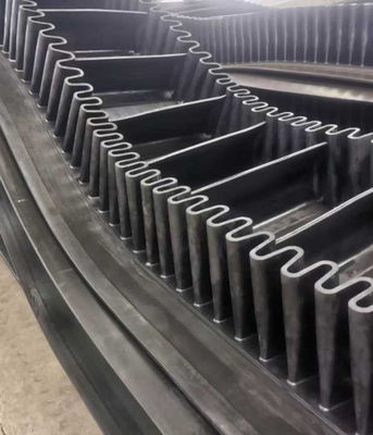 satın al Black Corrugated Sidewall Conveyor Belt for Large Inclination Transportation online manufacture